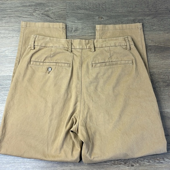 Old Navy Men’s Khaki Pants with Built in Flex, size 29x30 - Picture 9 of 10
